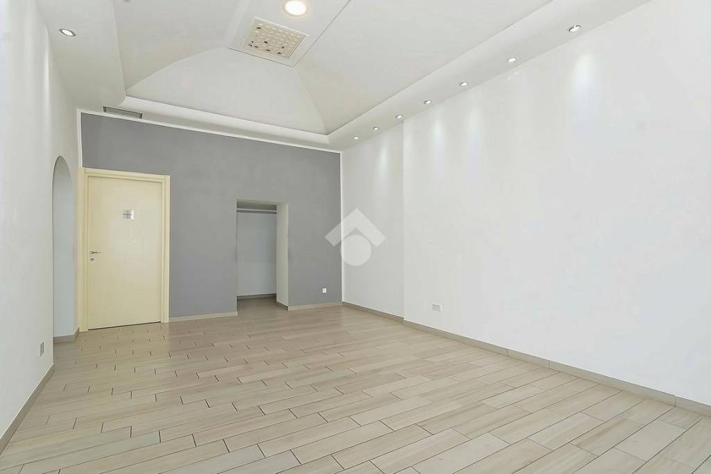 locale commerciale in affitto a Bra