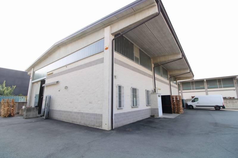 locale commerciale in affitto a Bra