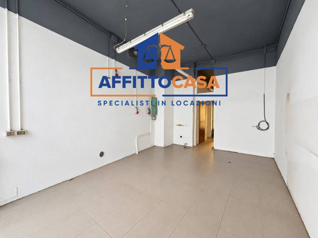 locale commerciale in affitto a Bra