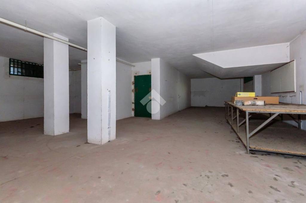 locale commerciale in affitto a Bra