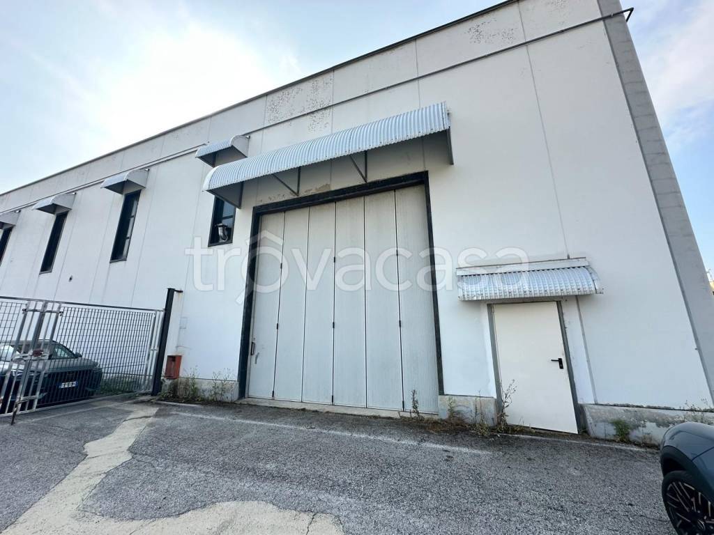 locale commerciale in affitto a Busca
