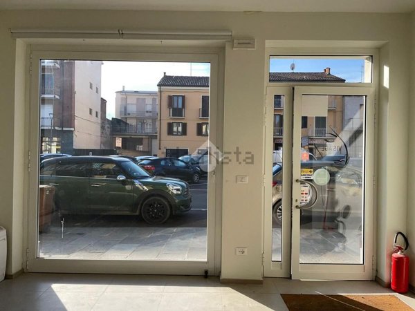 locale commerciale in affitto a Canale