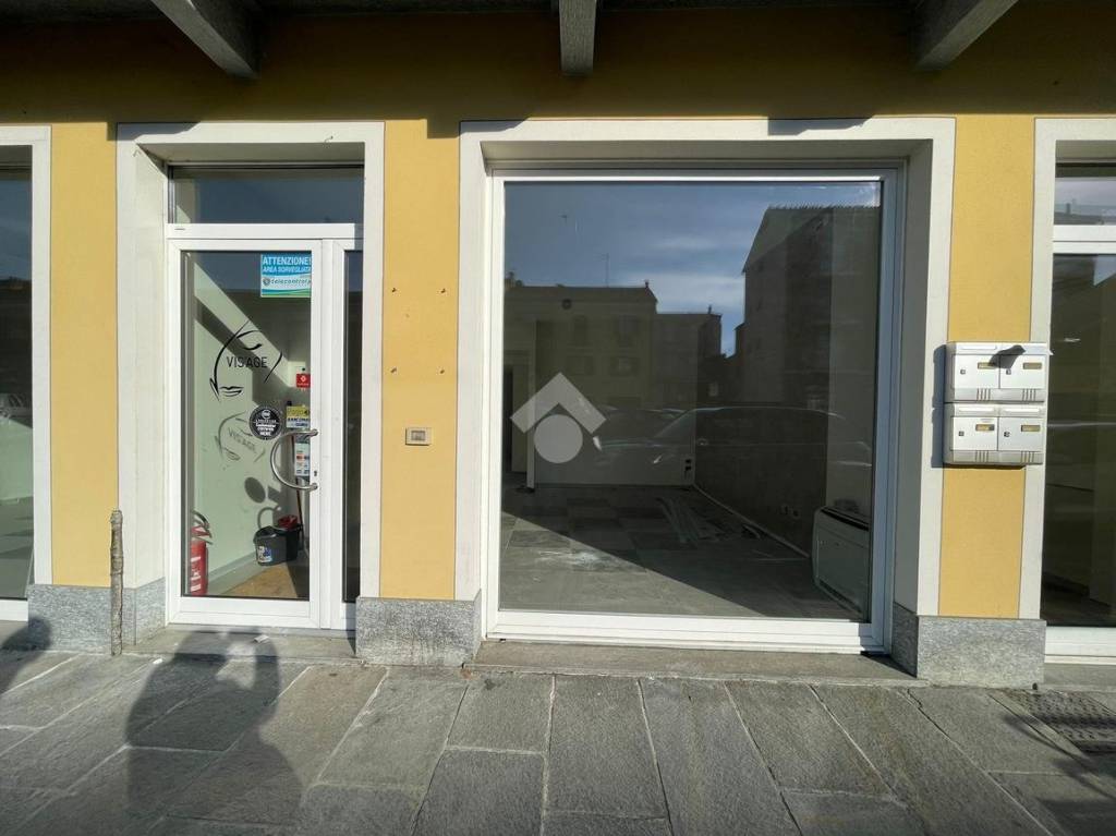 negozio in affitto a Canale