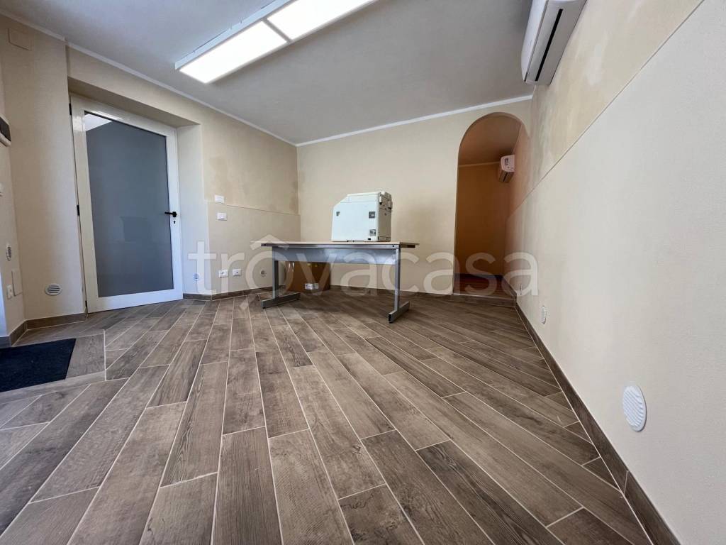 negozio in affitto a Canale