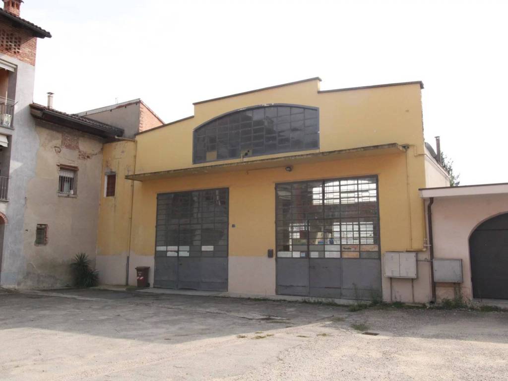 locale commerciale in affitto a Canale