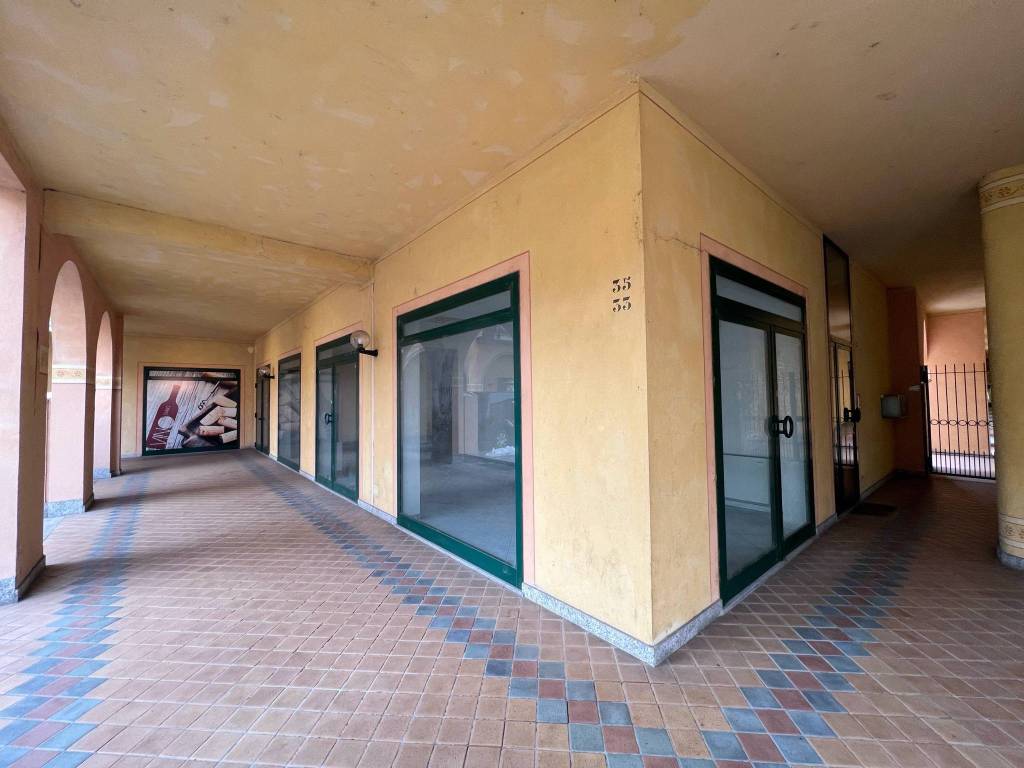 negozio in affitto a Carrù