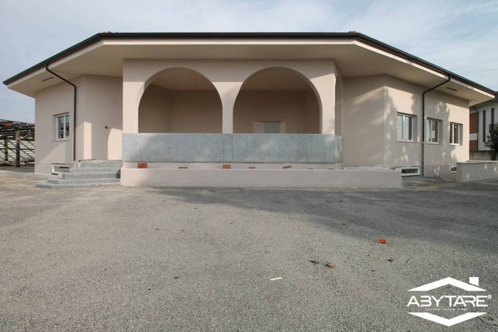 negozio in affitto a Casalgrasso