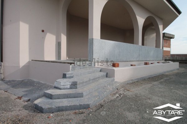 locale commerciale in affitto a Casalgrasso