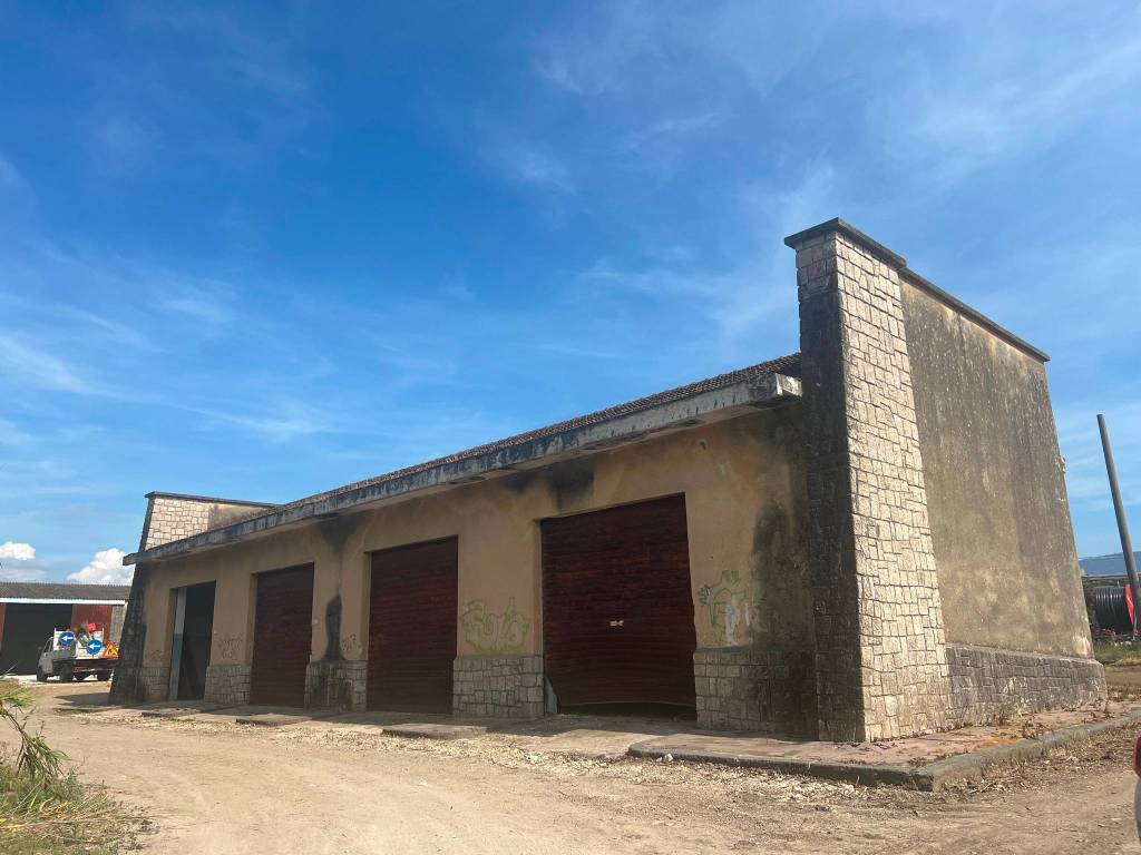 locale commerciale in affitto ad Altavilla Silentina in zona Borgo Carillia