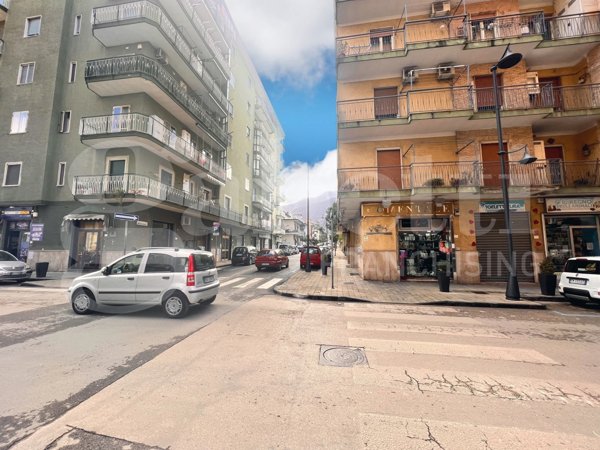 negozio in affitto ad Angri