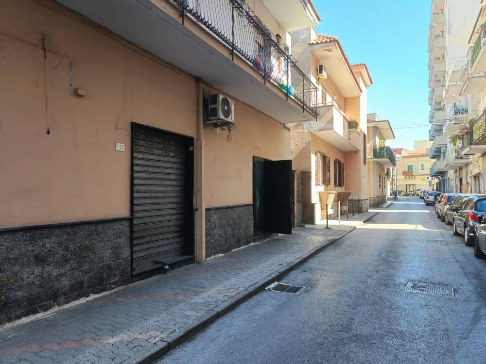 negozio in affitto ad Angri