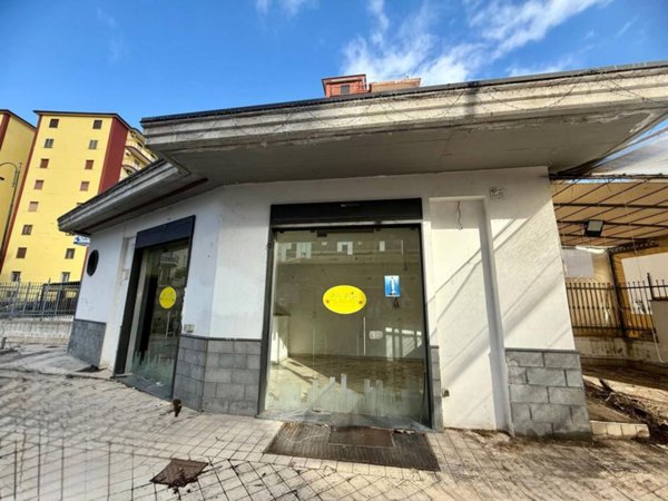 negozio in affitto ad Angri