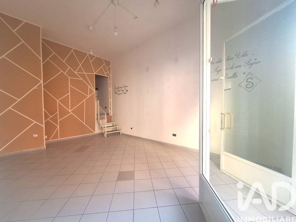negozio in affitto ad Angri