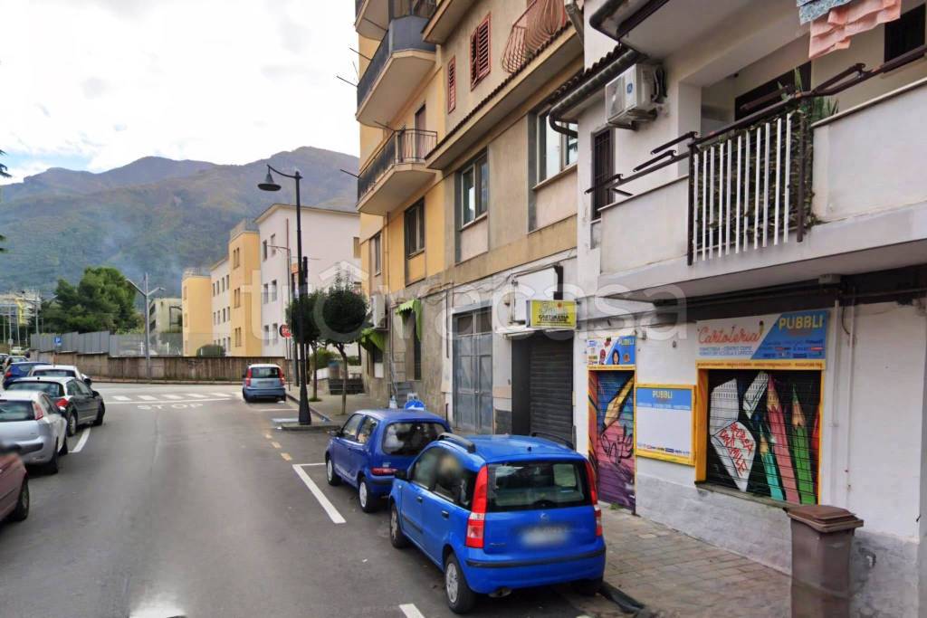 negozio in affitto ad Angri