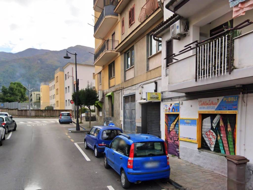 negozio in affitto ad Angri