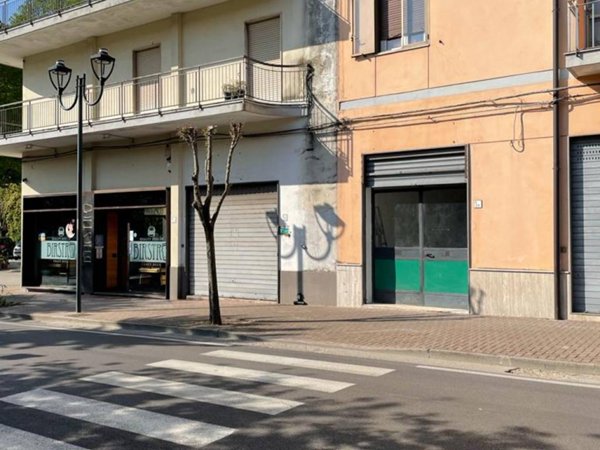 locale commerciale in affitto a Baronissi