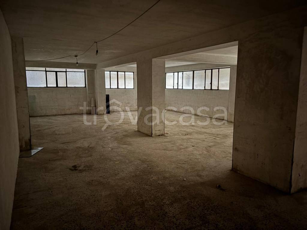 locale commerciale in affitto a Baronissi