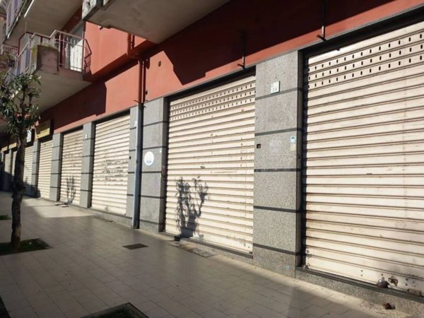 negozio in affitto a Baronissi in zona Saragnano
