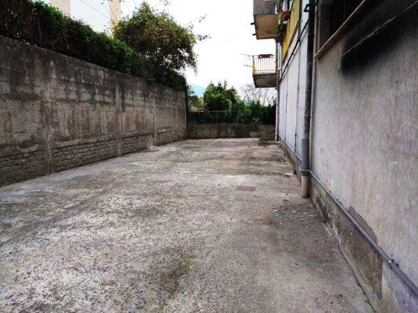 locale commerciale in affitto a Baronissi