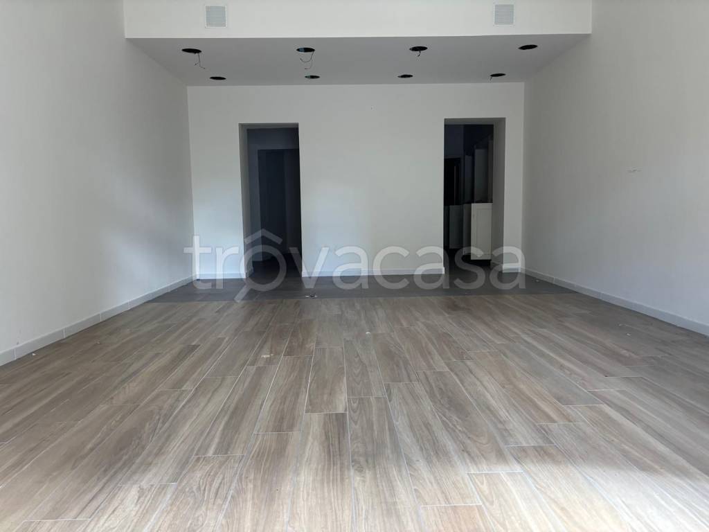 negozio in affitto a Baronissi