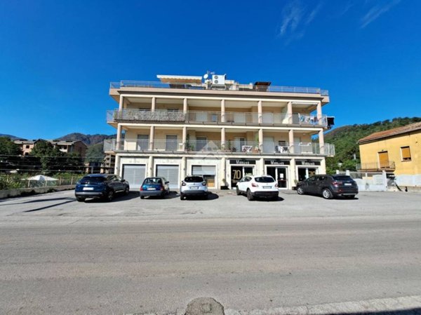 negozio in affitto a Baronissi