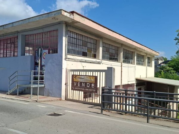 negozio in affitto a Baronissi in zona Antessano