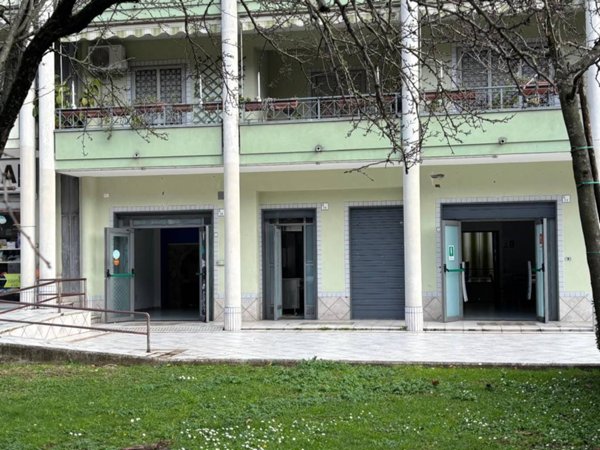 negozio in affitto a Baronissi