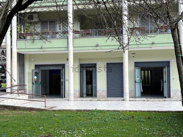 locale commerciale in affitto a Baronissi