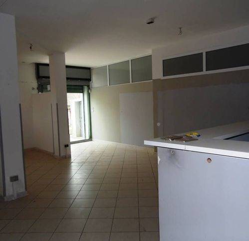 negozio in affitto a Baronissi