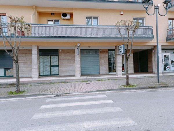 locale commerciale in affitto a Baronissi