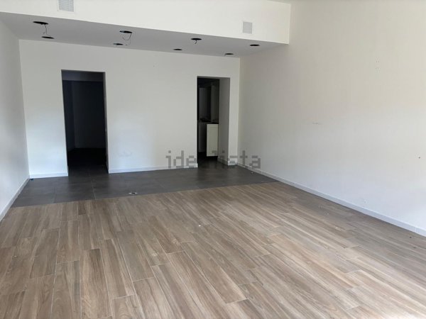 locale commerciale in affitto a Baronissi