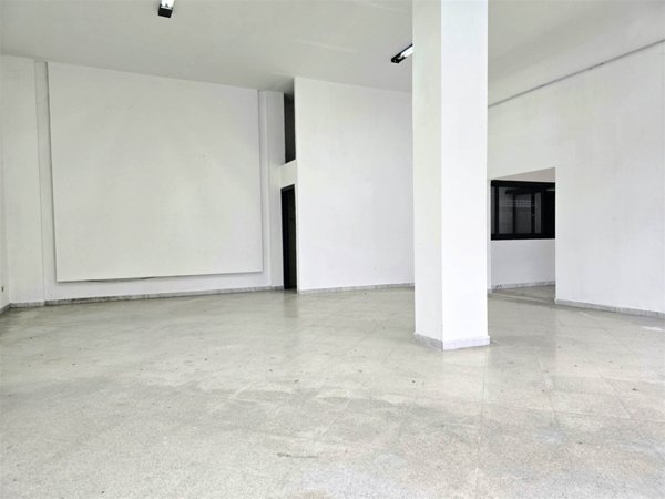 negozio in affitto a Baronissi in zona Antessano