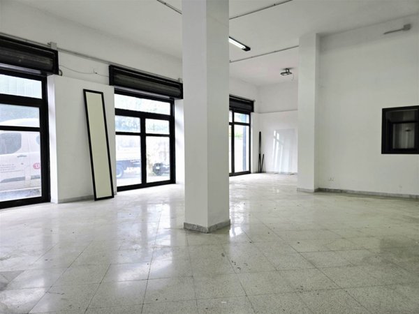 negozio in affitto a Baronissi in zona Antessano