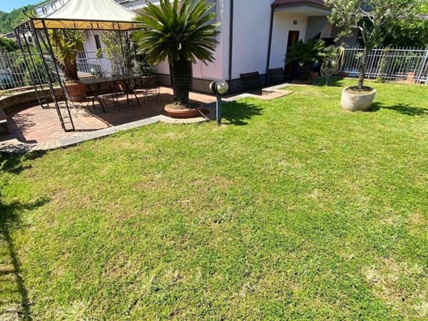 casa indipendente in affitto a Baronissi