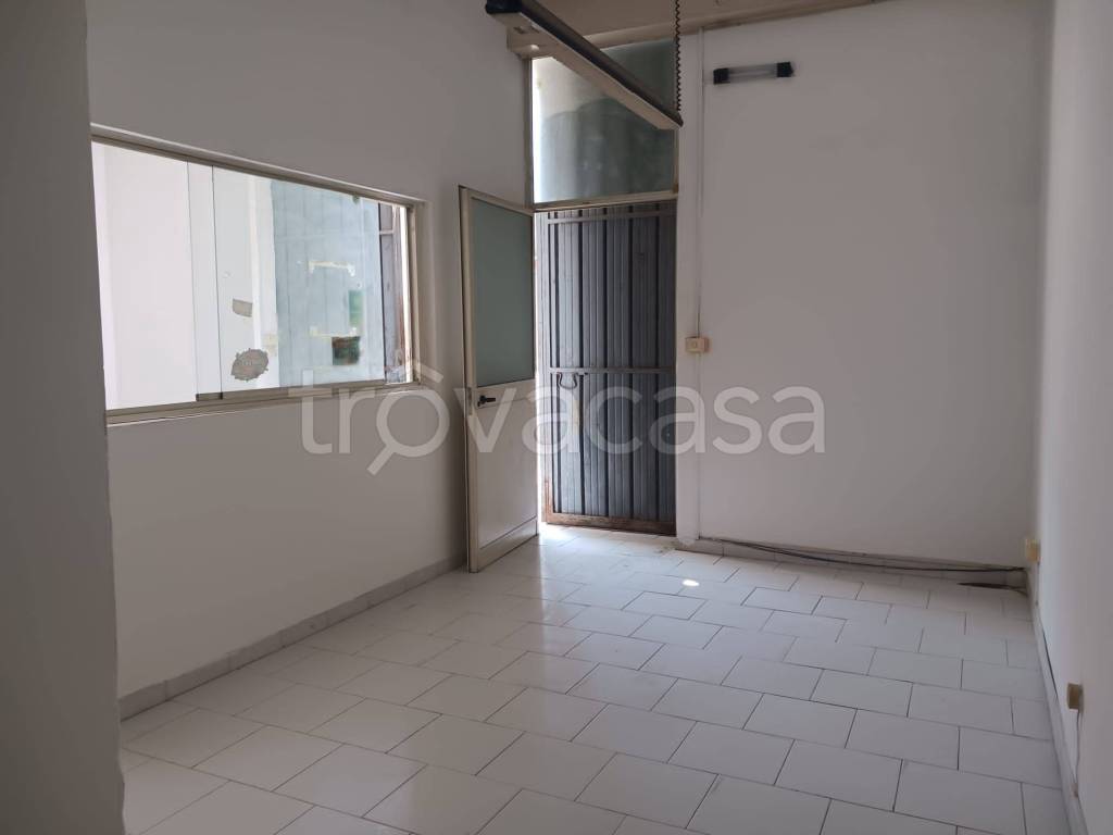 locale commerciale in affitto a Baronissi