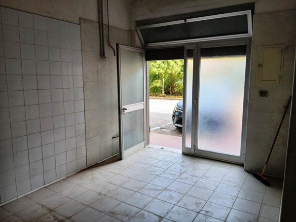 negozio in affitto a Baronissi