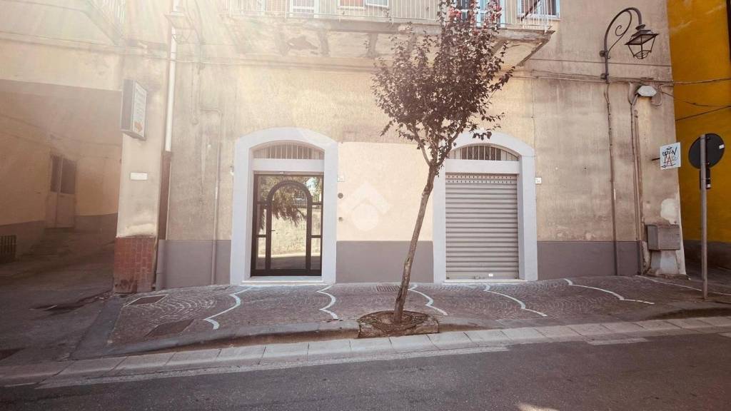 locale commerciale in affitto a Baronissi in zona Saragnano