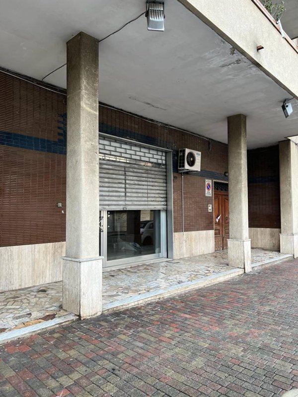 locale commerciale in affitto a Battipaglia