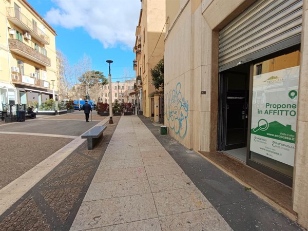 negozio in affitto a Battipaglia in zona Centro Città