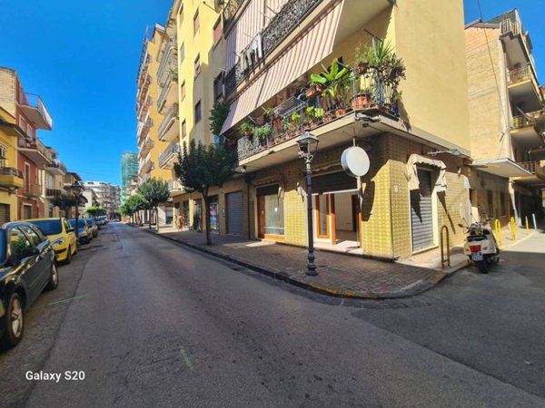 negozio in affitto a Battipaglia