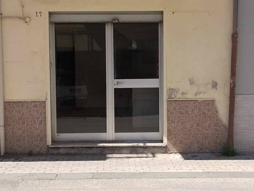 negozio in affitto a Battipaglia in zona Centro Città