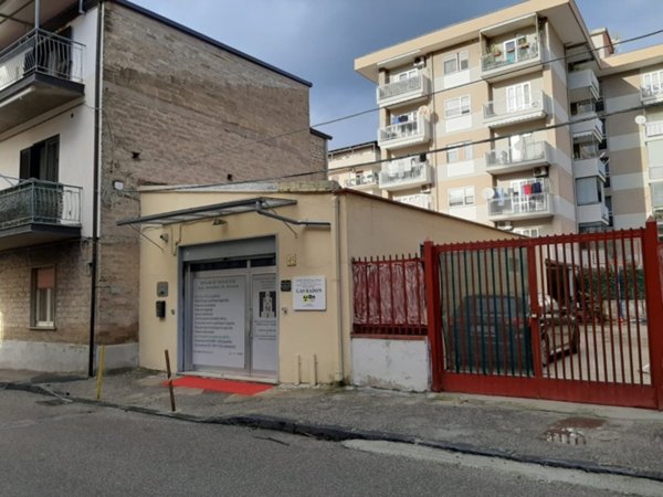 negozio in affitto a Battipaglia in zona Turco