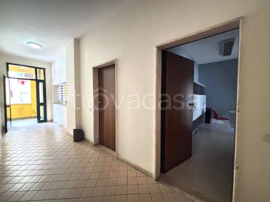negozio in affitto a Battipaglia in zona Belvedere