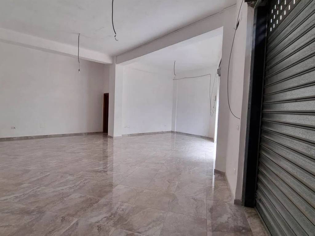 negozio in affitto a Battipaglia in zona Sant'Anna