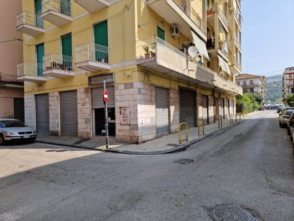 negozio in affitto a Battipaglia in zona Centro Città
