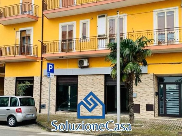 negozio in affitto a Battipaglia