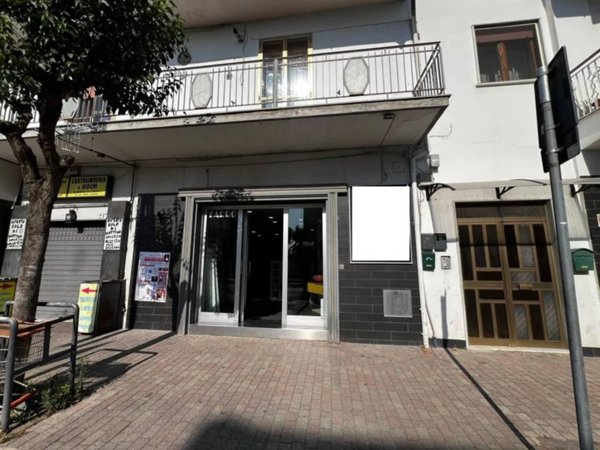 negozio in affitto a Battipaglia