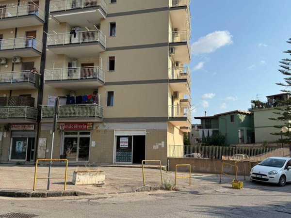 negozio in affitto a Battipaglia in zona Belvedere