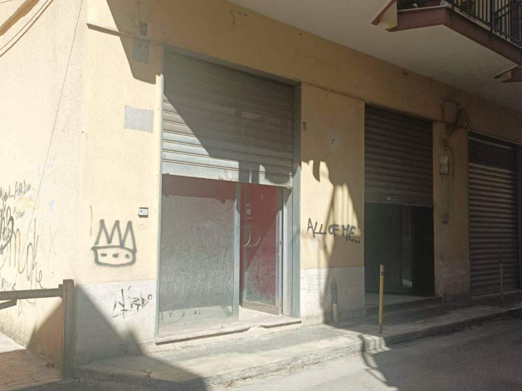 negozio in affitto a Battipaglia