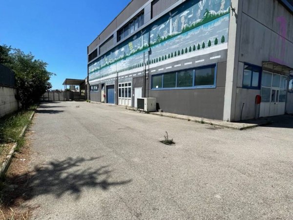 locale commerciale in affitto a Battipaglia